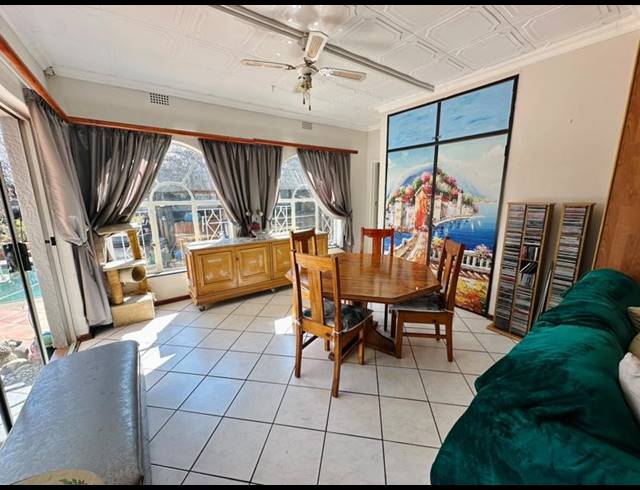 6 BEDROOM HOUSE FOR SALE IN BRACKENHURST